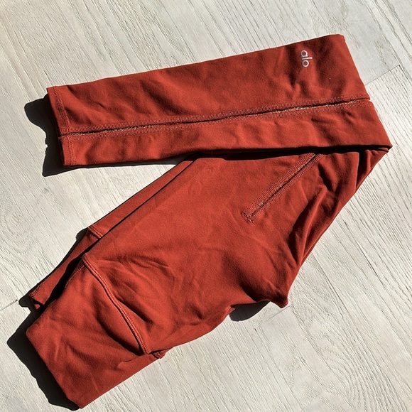 Alo leggings clear back seam red orange rust color. Worn & washed once. Size S. - Picture 2 of 7